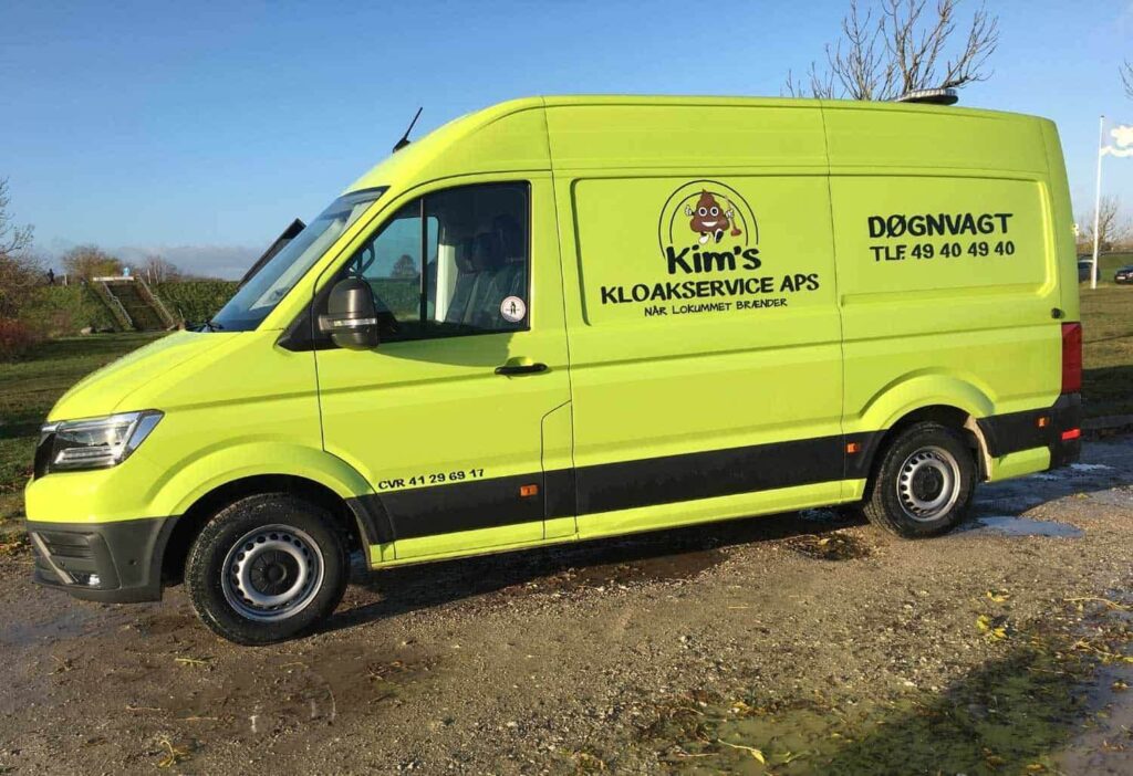 Kloak service som tilbyder kloakrensning, kloakspuling, fuldrensning af faldstammer, tv-inspektion, slamsugning og kloakservice